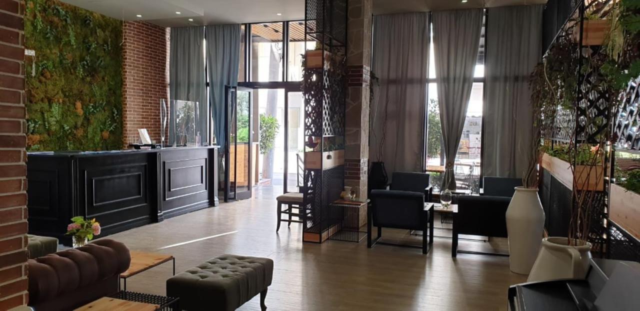 Eval Hotel Sarandë Buitenkant foto