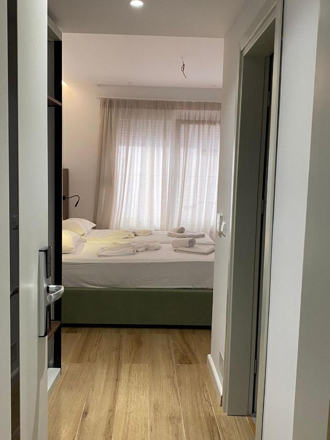 Eval Hotel Sarandë Buitenkant foto