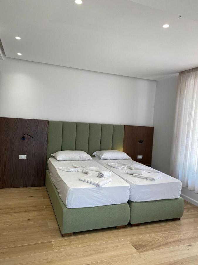 Eval Hotel Sarandë Buitenkant foto