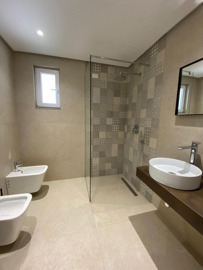 Eval Hotel Sarandë Buitenkant foto