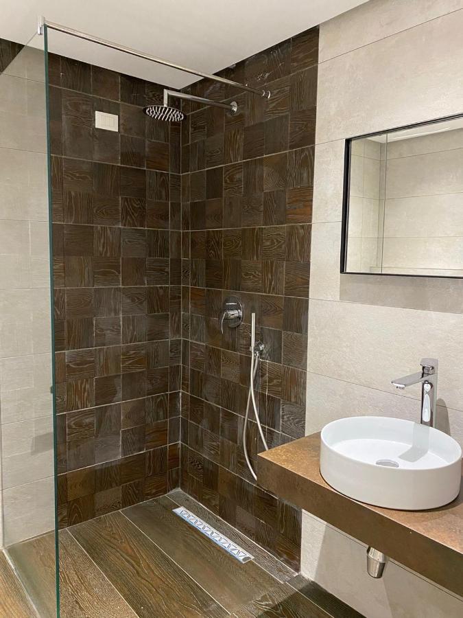 Eval Hotel Sarandë Buitenkant foto