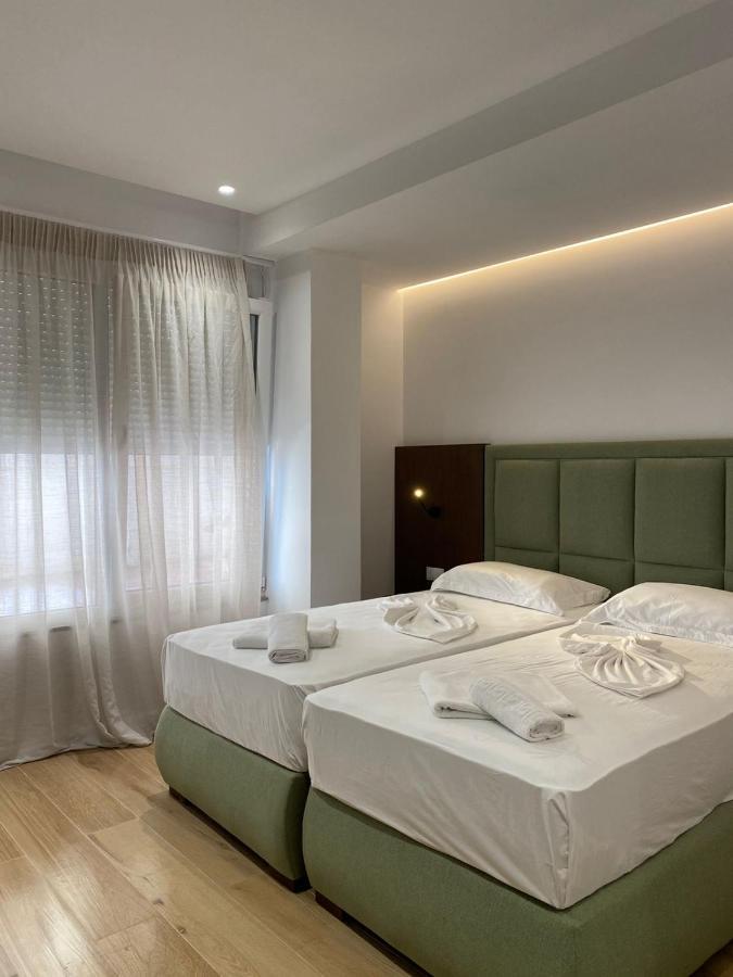 Eval Hotel Sarandë Buitenkant foto