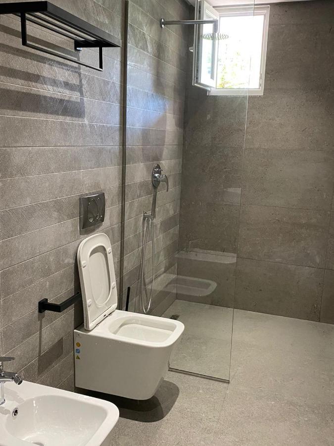 Eval Hotel Sarandë Buitenkant foto