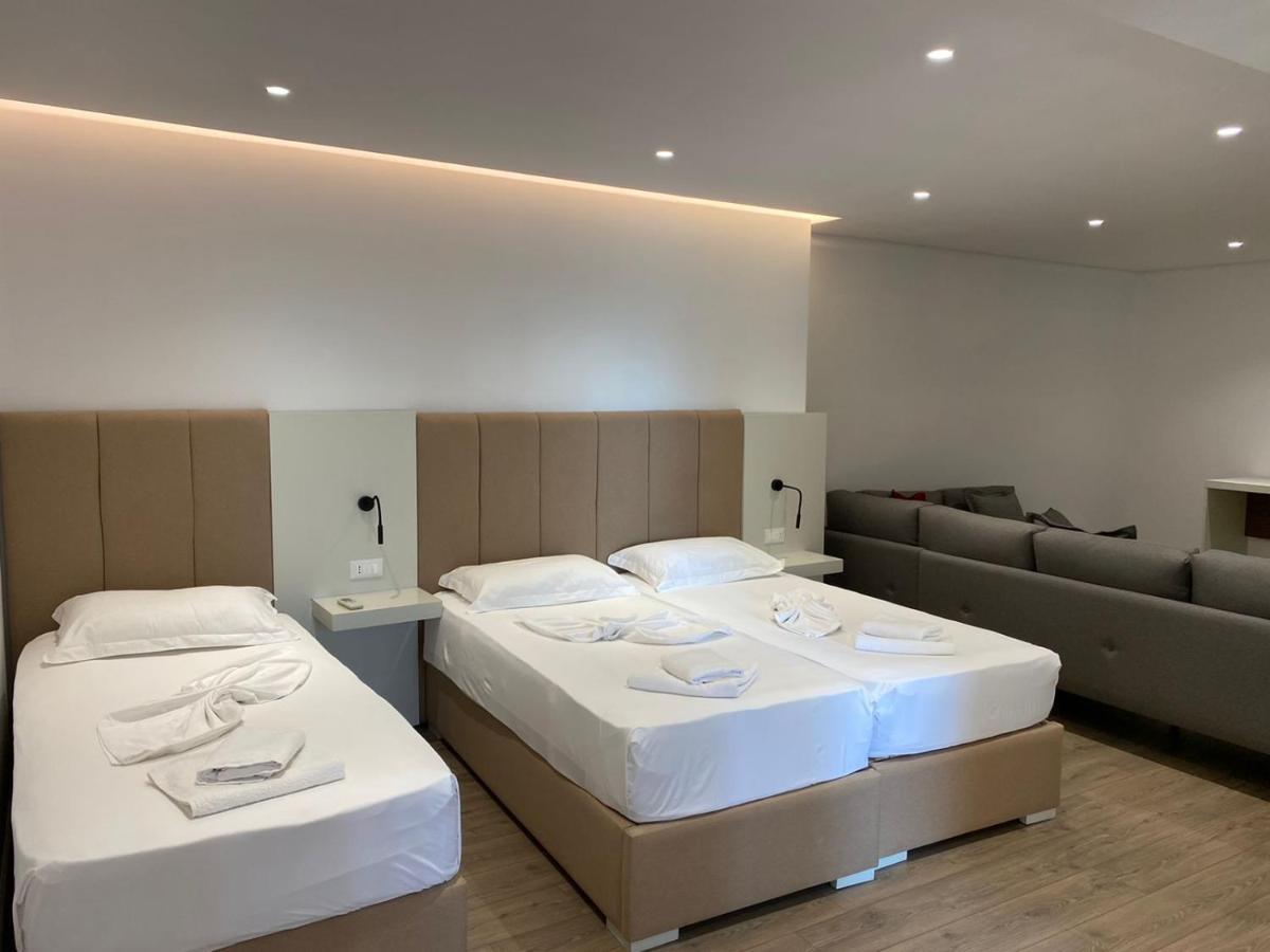 Eval Hotel Sarandë Buitenkant foto