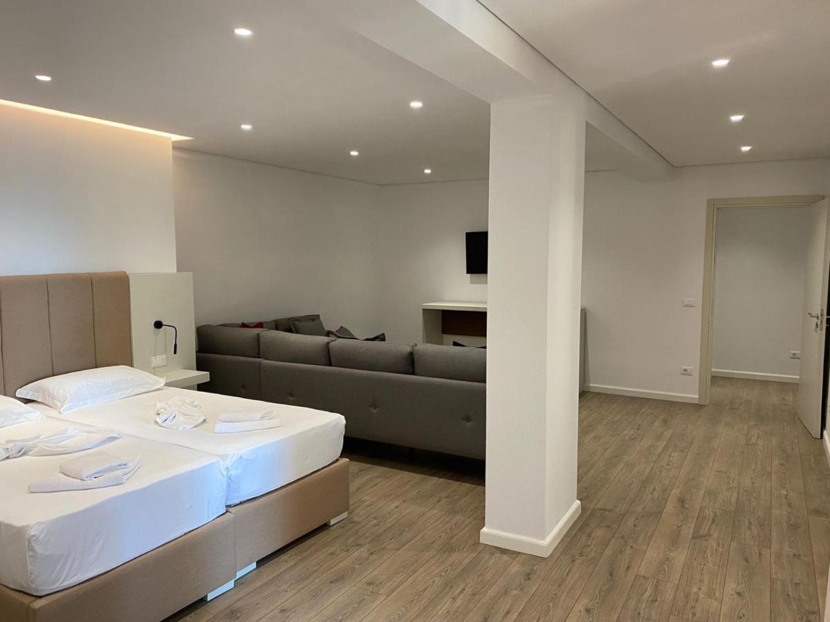 Eval Hotel Sarandë Buitenkant foto