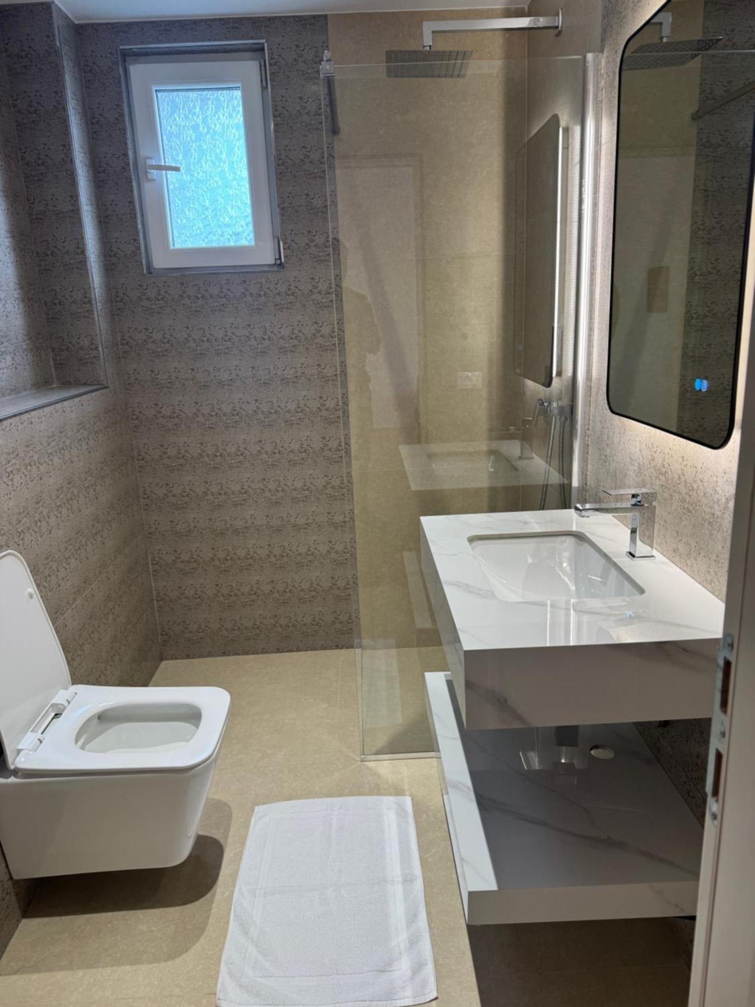 Eval Hotel Sarandë Buitenkant foto