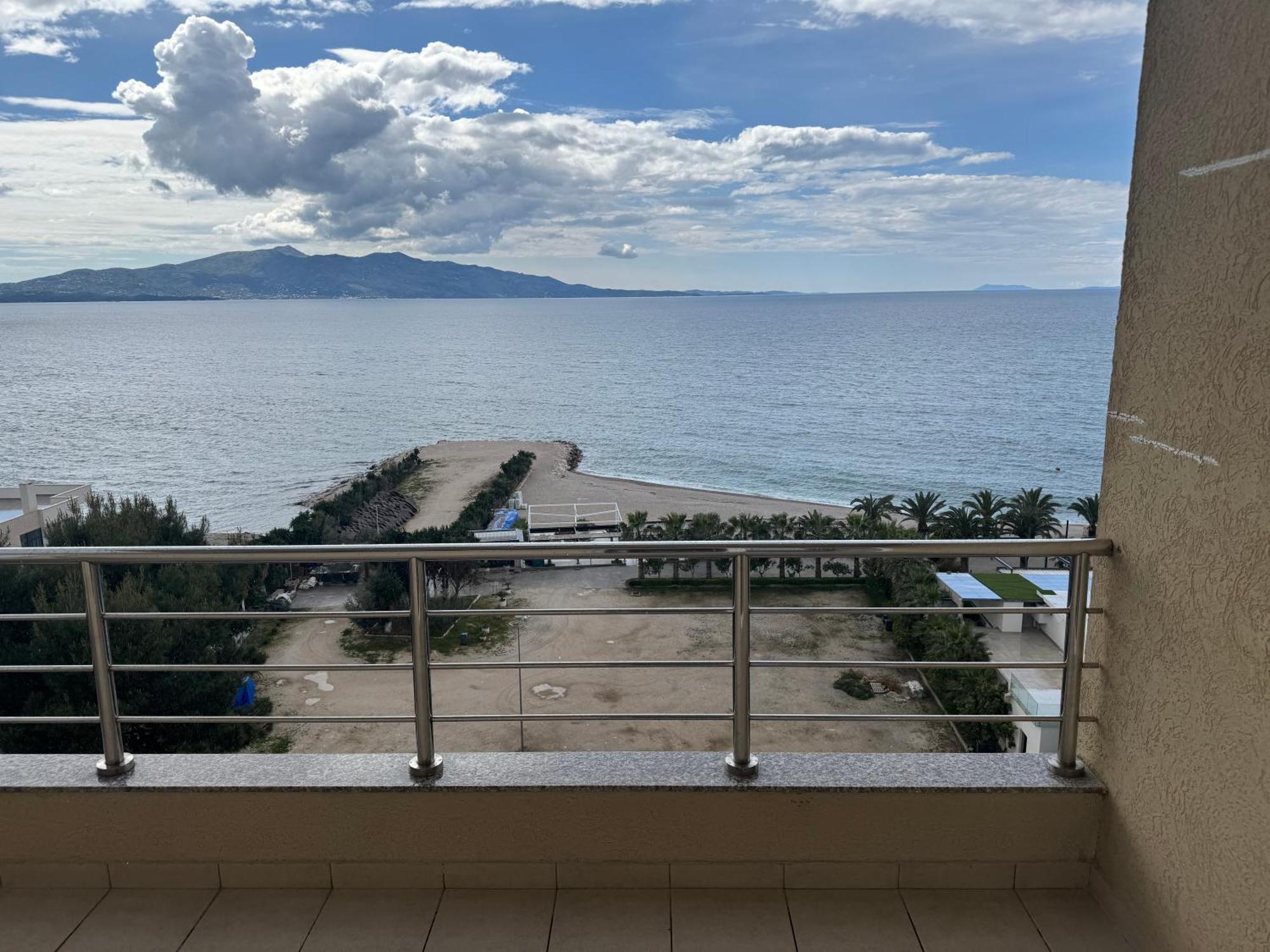 Eval Hotel Sarandë Buitenkant foto