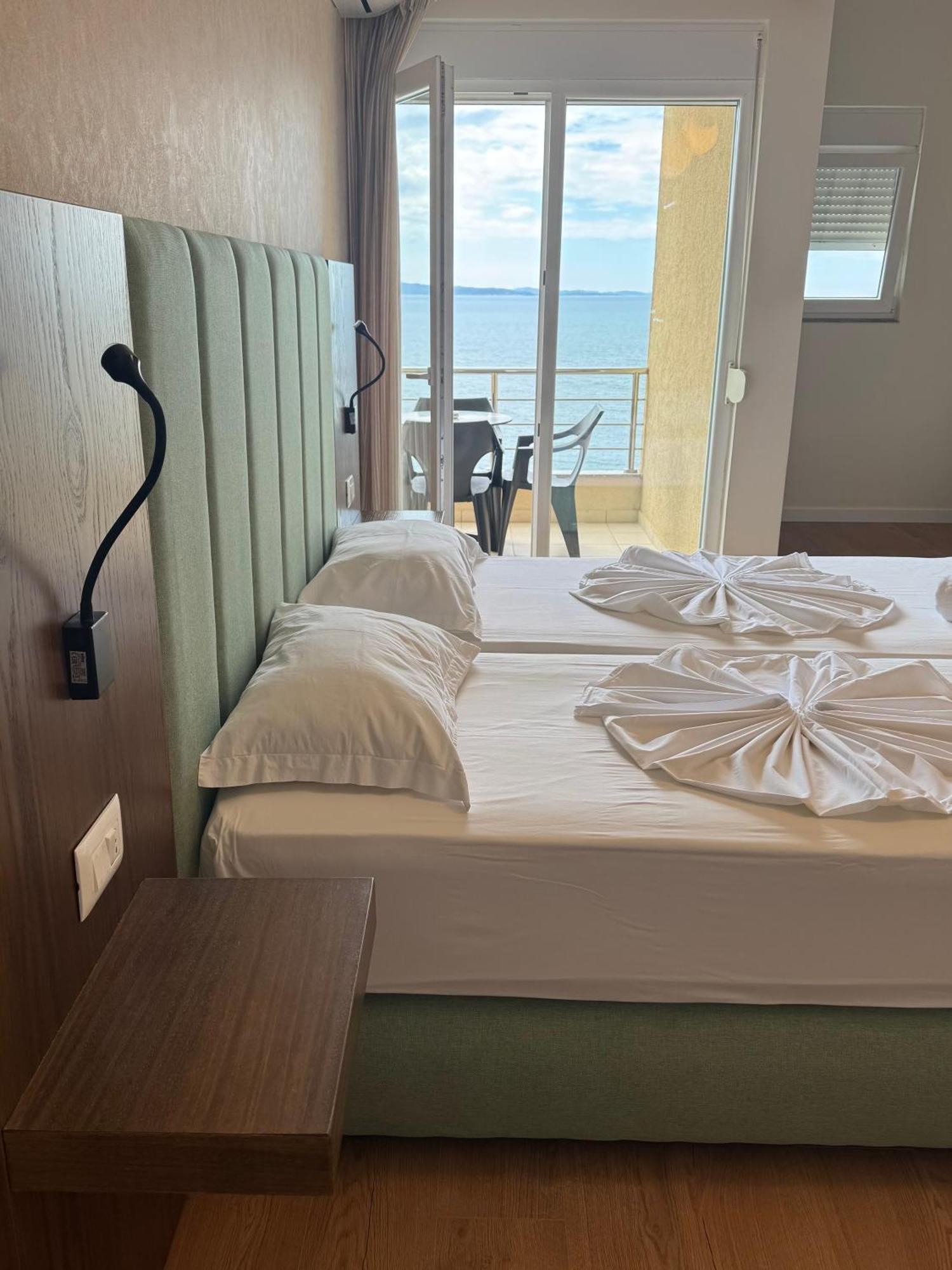 Eval Hotel Sarandë Buitenkant foto