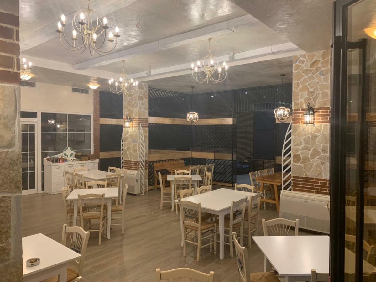 Eval Hotel Sarandë Buitenkant foto